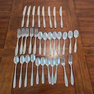 Oneida Stainless Flatware Set 32 Piece Silverware Spoons Forks Knives Dining